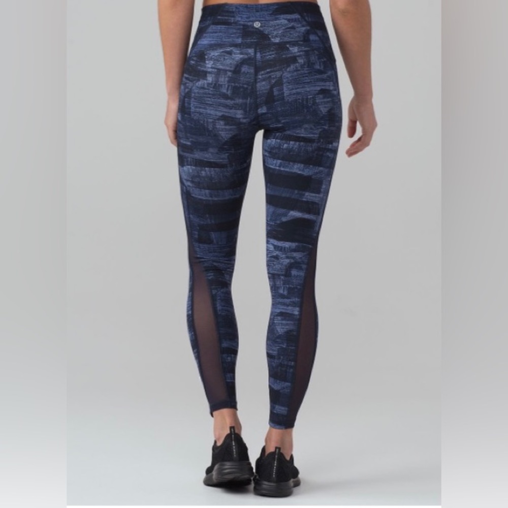 Lululemon Train Times 7/8 Pant *25"
Transition Multi Midnight Navy / Black